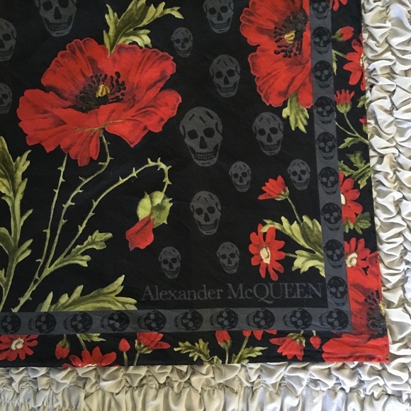 Alexander McQueen Cotton Skull and Flower Scarf - Picture 2 of 5